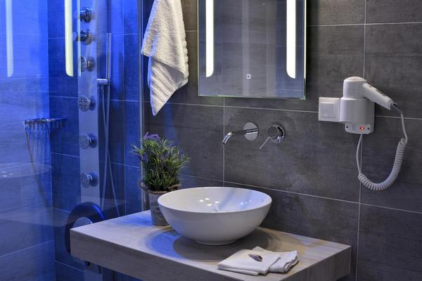 Mykonos Family Suite Bathroom